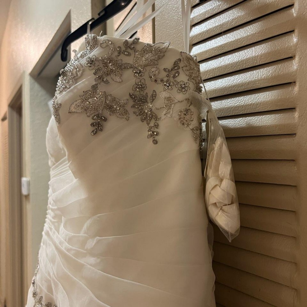 Bridal Gown brand new with tag off white/ ivory color